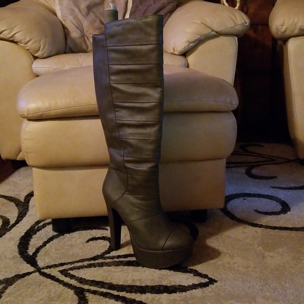 Jessica Simpson boots
